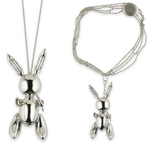 jeff koons est celui qui a collaboré est la styliste stella mc cartney pour un collier et un bracelet rabbit
